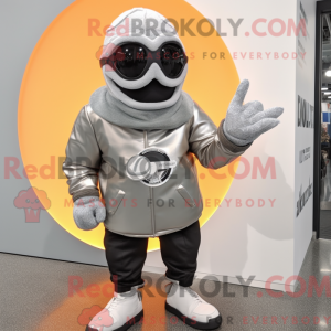 Silver Oyster maskot...