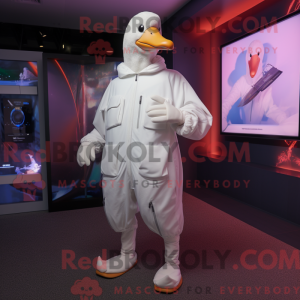 Maskotka White Goose jest...
