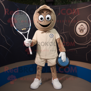 Tan Tennis Racket maskot...