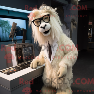 Personaggio mascotte capra...