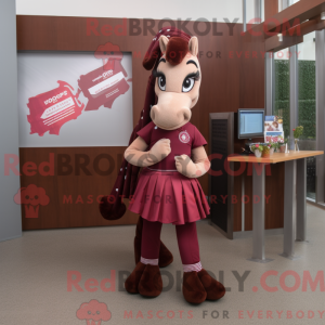 Postava maskota Maroon Mare...