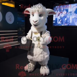 Personaggio mascotte capra...