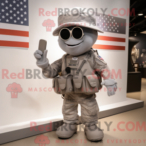 Grå American Soldier maskot...