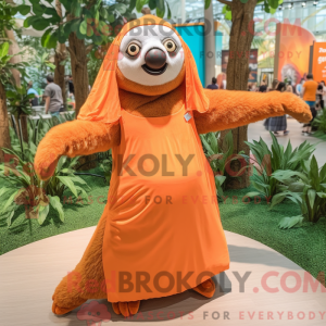 Orange dovendyr maskot...