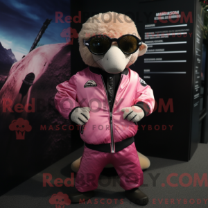 Pink Pangolin maskot...