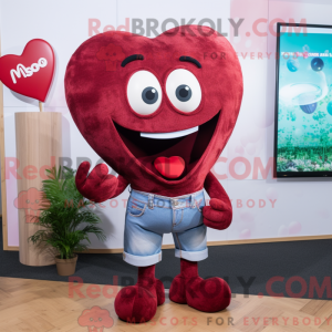 Maskotka Maroon Heart jest...