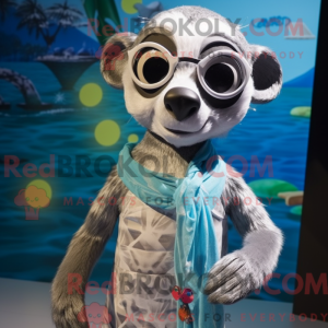 Stříbrná postava maskota...