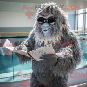 Grå Sasquatch maskot...
