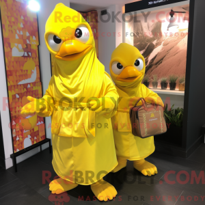 Personaggio mascotte pollo...
