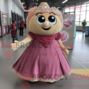 Tan Raspberry maskot...