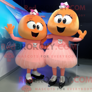 Postava maskota Peach Pair...
