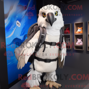 A máscara do Falcon tem uma...