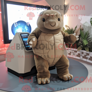 Tan Glyptodon maskot...