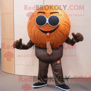 Postava maskota hnědého...