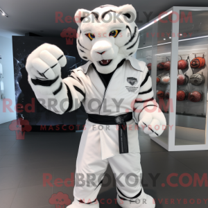 Máscara de tigre branco com...