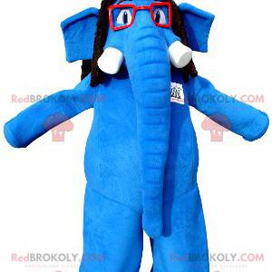Blå elefantmaskot med glasögon och en färgglad hatt -