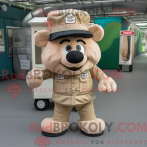 Fantasia de mascote Guinness bege com calça cargo e chapéus - Mascotes Guinness - REBROKO_351079 - RedBrokoly.com
