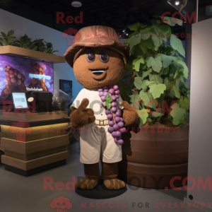 Fantasia de mascote de uva marrom com jaqueta e cachecóis - Mascotes da uva - REBROKO_351560 - RedBrokoly.com