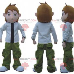 Jongen mascotte in witte en zwarte groene outfit -