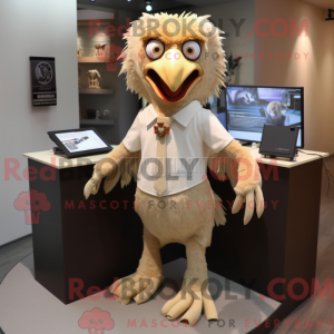 Mascotte de harpie beige...