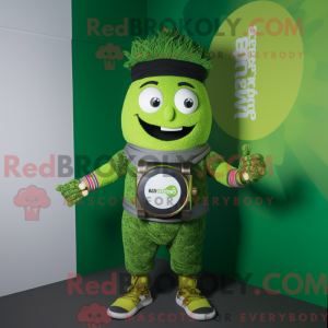 Zelená postava maskota...