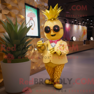 Gold Pineapple maskot...