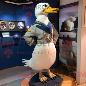 Maskotka Navy Goose jest...