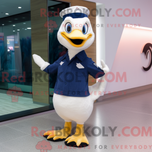 Maskotka Navy Goose jest...