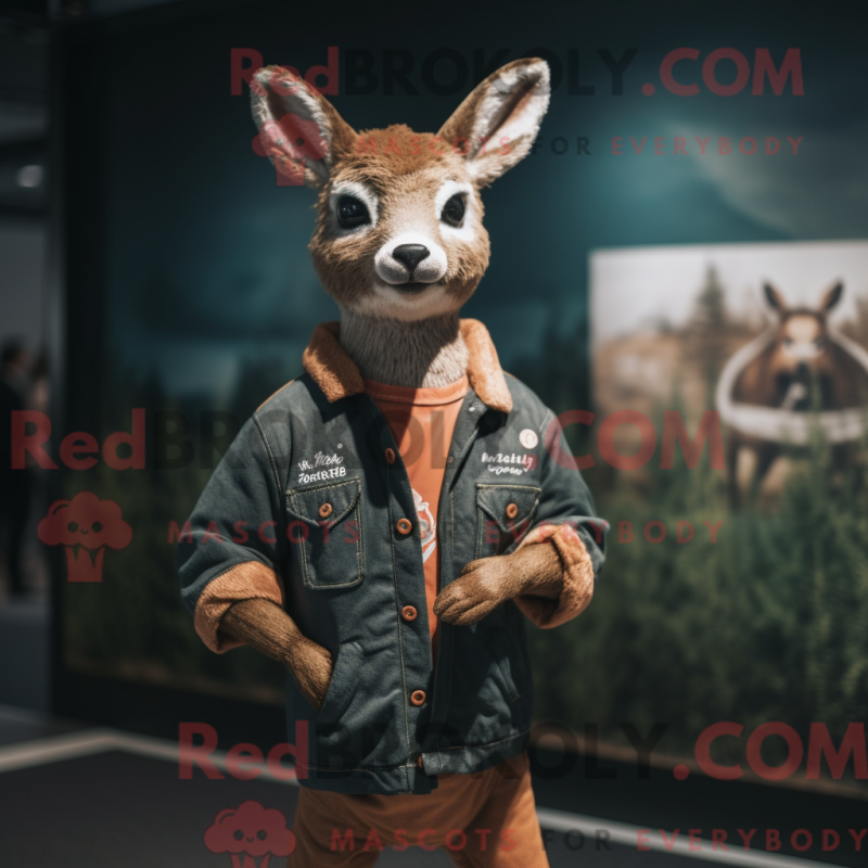 Máscara de Roe Deer com caraterísticas elegantes com um jaque e uma braçadeira - Mascotes corça - RedBrokoly.com