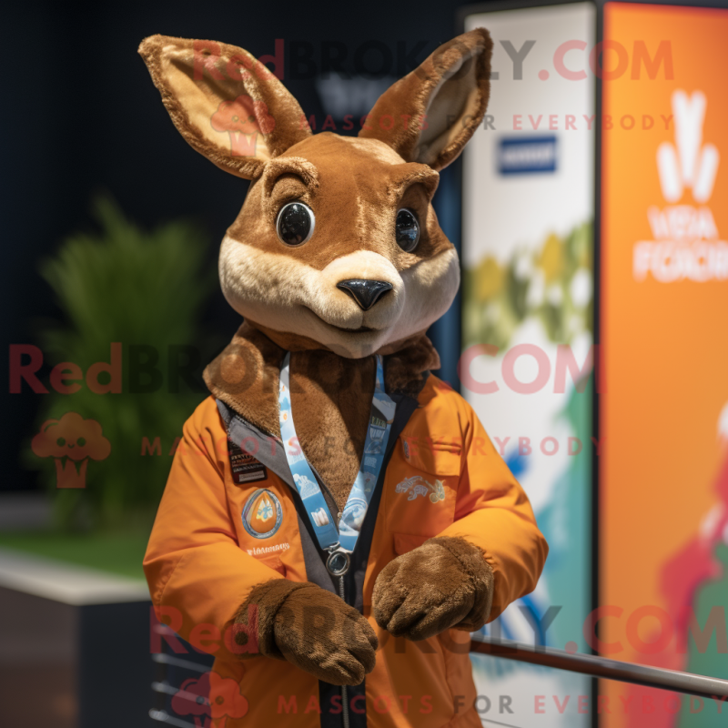 Máscara de Roe Deer com caraterísticas elegantes com um jaque e uma braçadeira - Mascotes corça - RedBrokoly.com