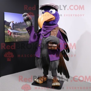 Postava maskota Purple Crow...