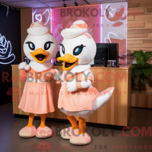 Postava maskota Peach Swans...