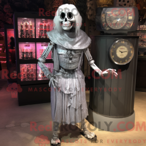 Silver Graveyard maskot...