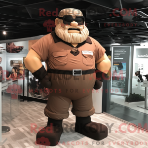 Brun Strongman maskot...