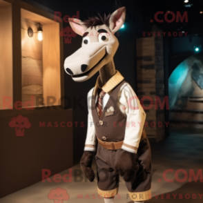 Beig maskotdräkt Okapi med väst och slipsnålar - Okapi-maskotar - REBROKO_358667 - RedBrokoly.com
