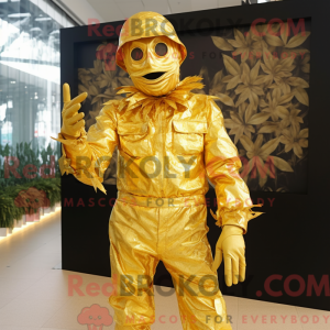 Gold Scarecrow maskot...
