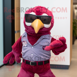 Magenta Falcon maskot...