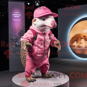 Pink Pangolin maskot...