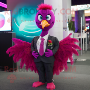 Magenta Peacock mascotte...