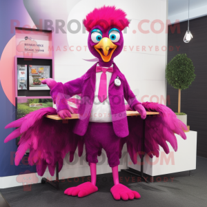 Magenta Peacock mascotte...