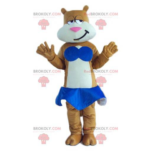 Braunes und weißes Katzenmaskottchen mit einem blauen Rock -