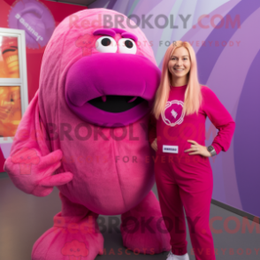Máscara magenta hvalross com capuz e caraterísticas combinadas com um macacão e calças compridas - RedBrokoly.com