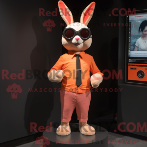 Peach Rabbit Maskottchen...