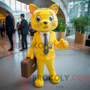 Máscara de gato amarelo com...