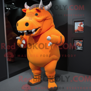 Maskotfigur af et orange...