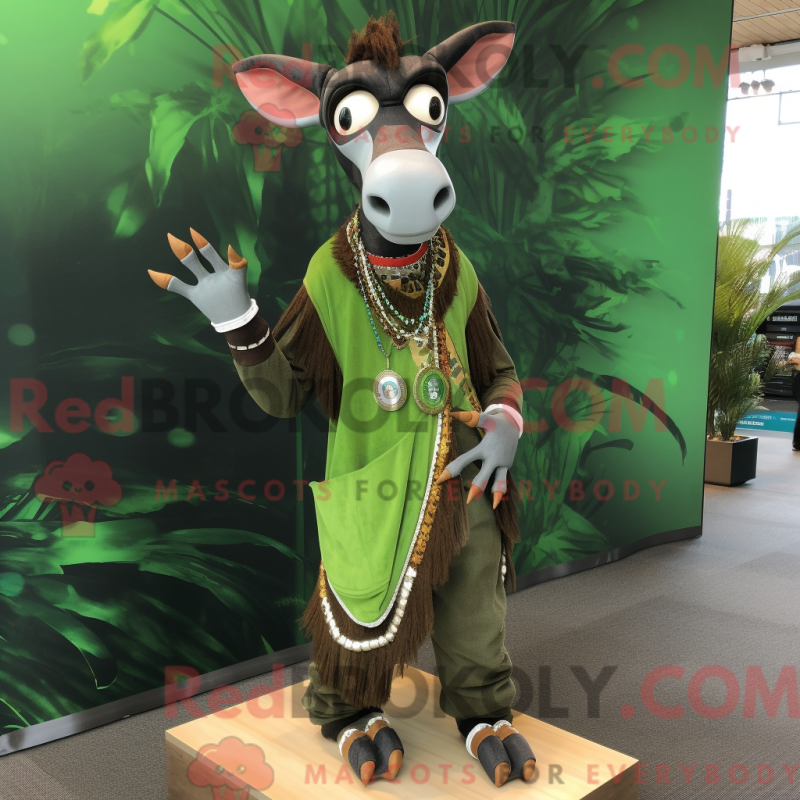 Máscara de ocapi verde com macacão e roupa - Mascotes Okapi - REBROKO_366865 - RedBrokoly.com
