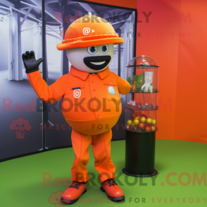 Maskotkarakter af en orange...