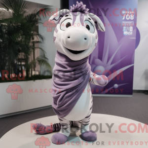 Personagem de máscara de...