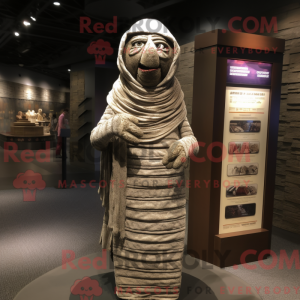 Personagem de máscara de...