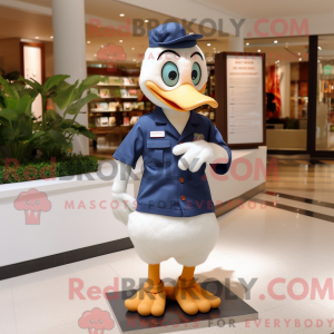 Personagem de máscara de...
